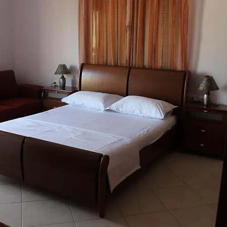 Lavandula Of Church アパート ティラナ