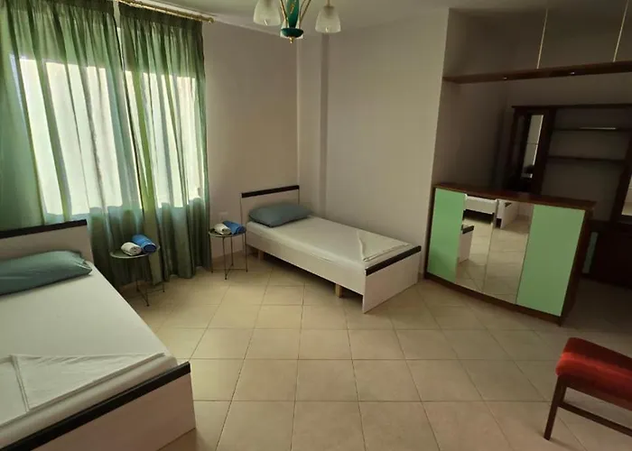 Lavandula Of Church ティラナ